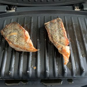 eating low carb food