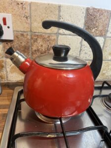A red kettle